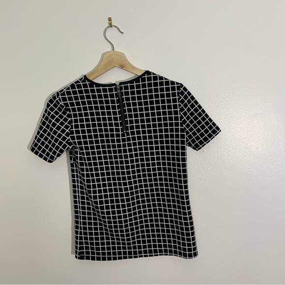 Vintage | Black and White Geometric Tee - Picture 5 of 9